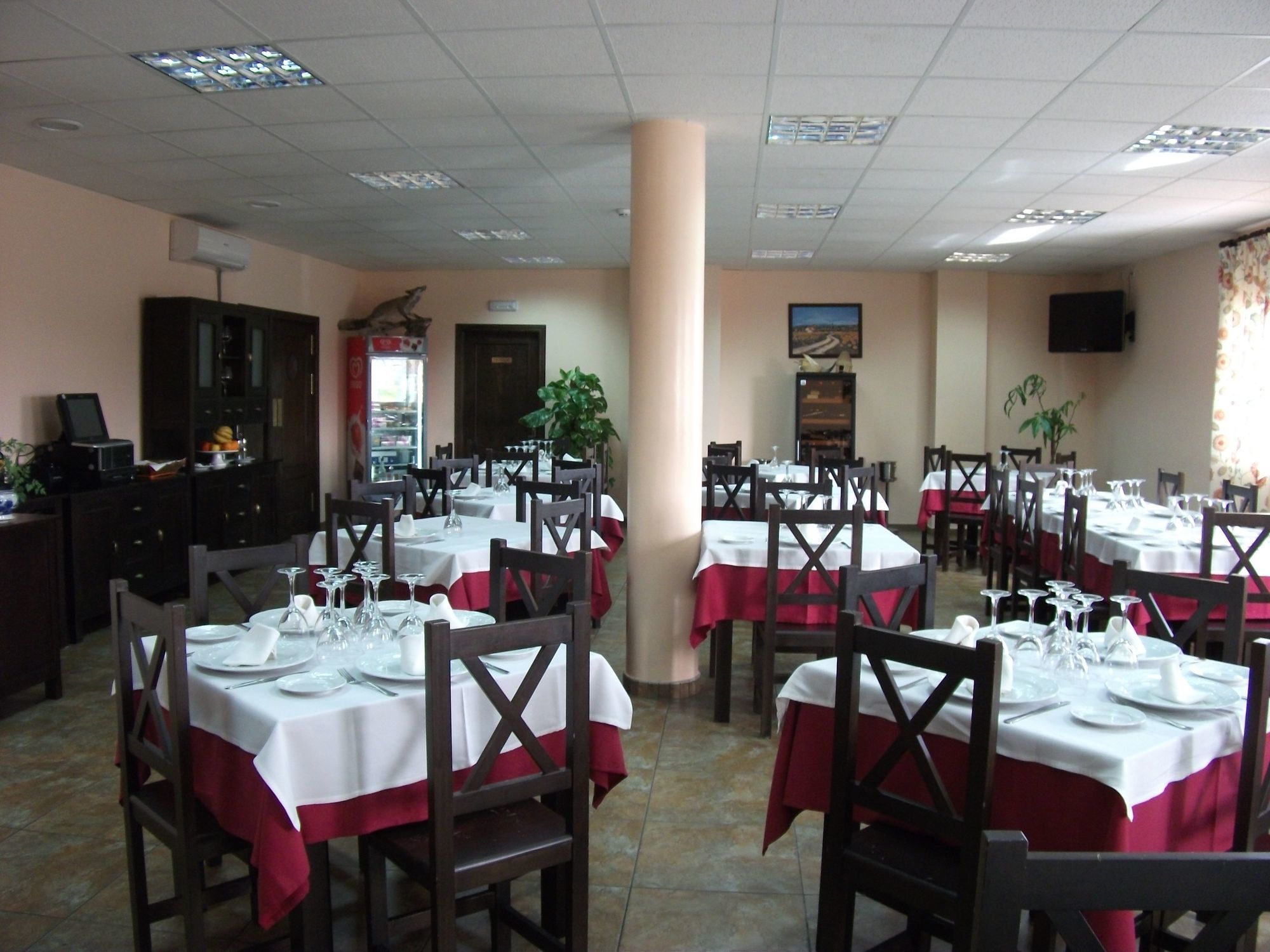 Hotel Restaurante Sostenible La Laguna Brozas Restoran foto