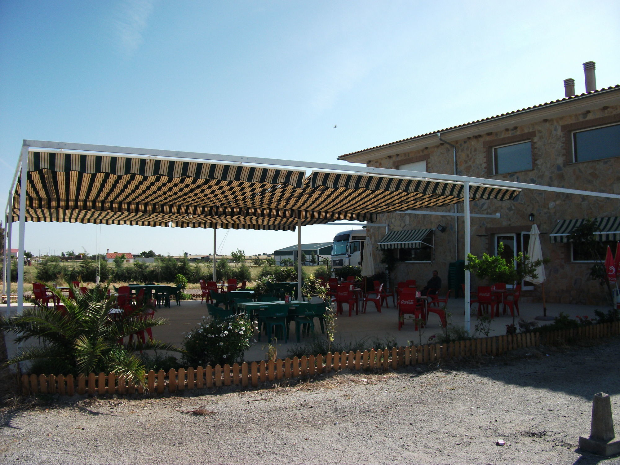 Hotel Restaurante Sostenible La Laguna Brozas Bagian luar foto
