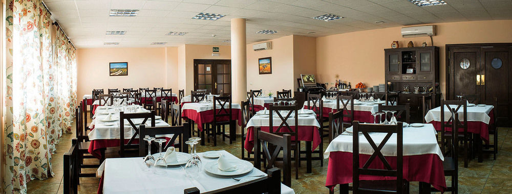 Hotel Restaurante Sostenible La Laguna Brozas Bagian luar foto