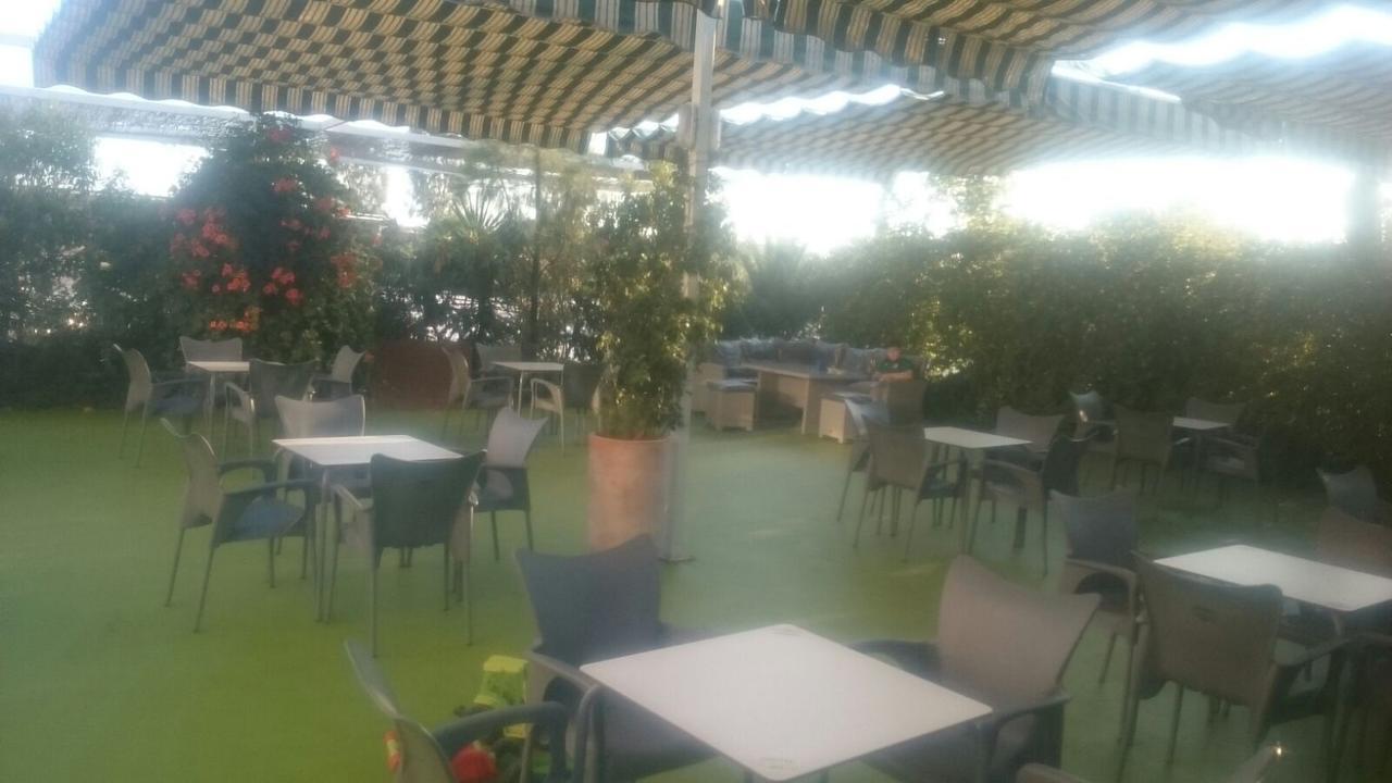 Hotel Restaurante Sostenible La Laguna Brozas Bagian luar foto