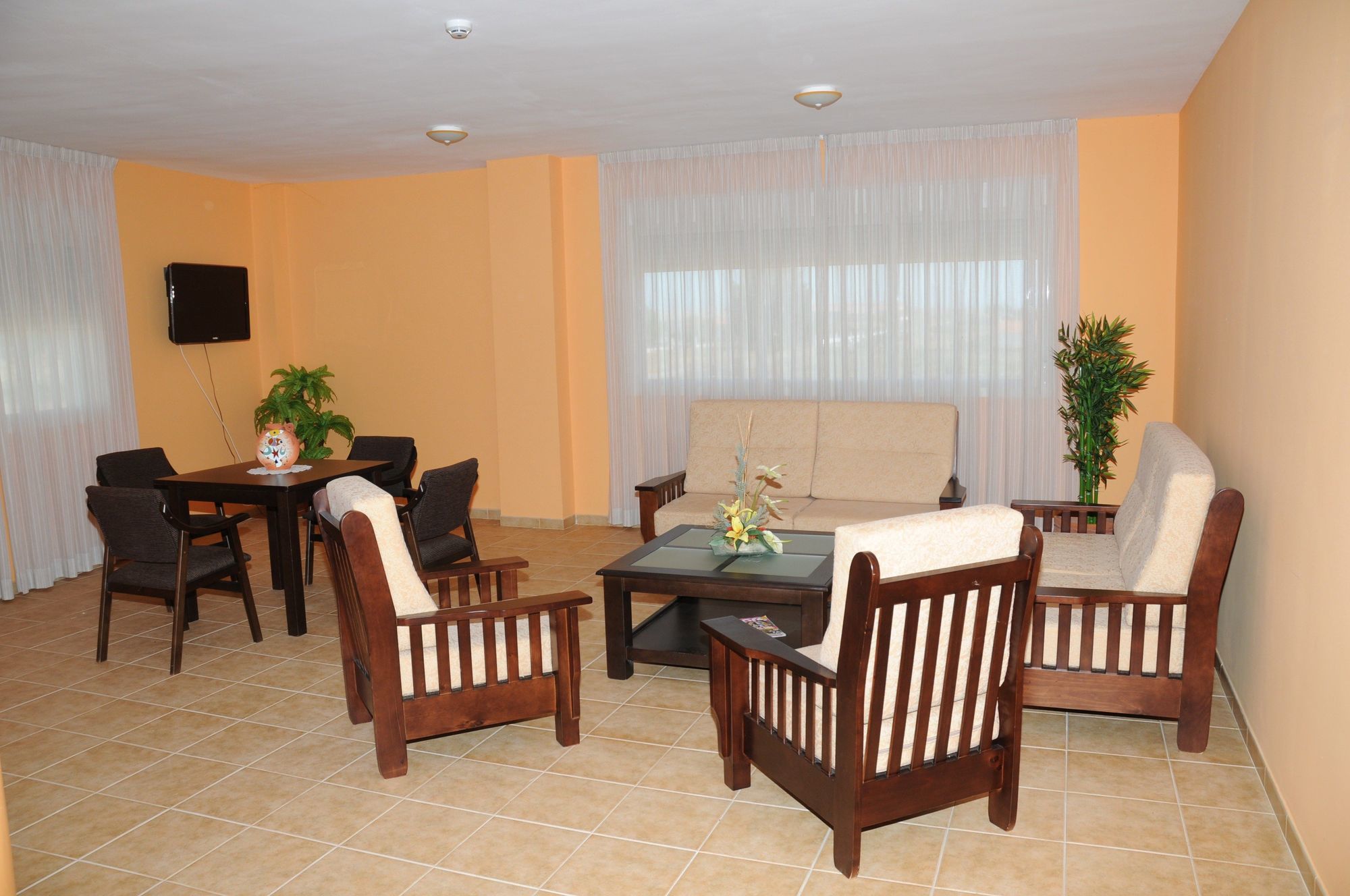Hotel Restaurante Sostenible La Laguna Brozas Bagian luar foto